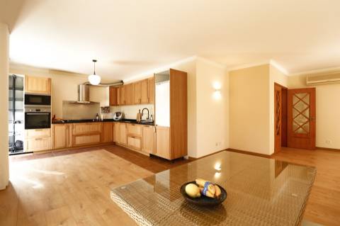 Moradia V2 + 1  Vista Mar em Vila de Pêra