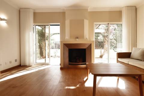 Moradia V2 + 1  Vista Mar em Vila de Pêra