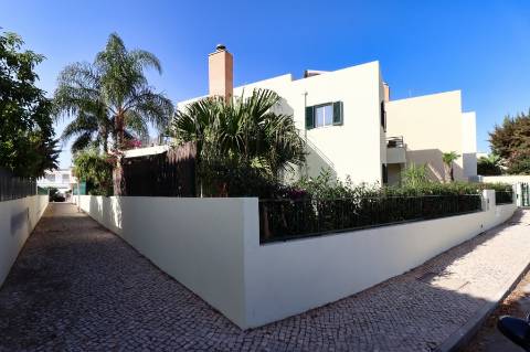 Moradia V2 + 1  Vista Mar em Vila de Pêra