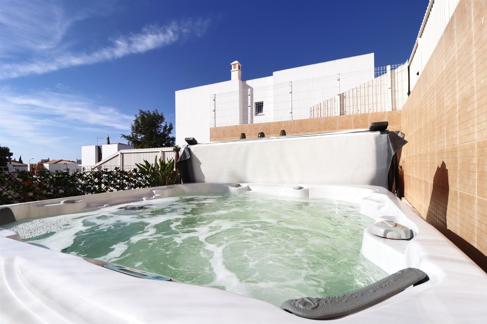 Moradia V3+1 Com Piscina e Garagem