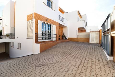 Moradia V3+1 Com Piscina e Garagem