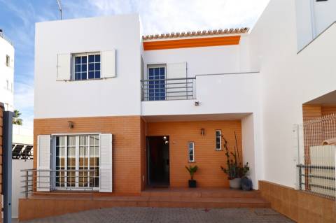 Moradia V3+1 Com Piscina e Garagem