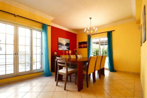 Moradia V3+1 Com Piscina e Garagem