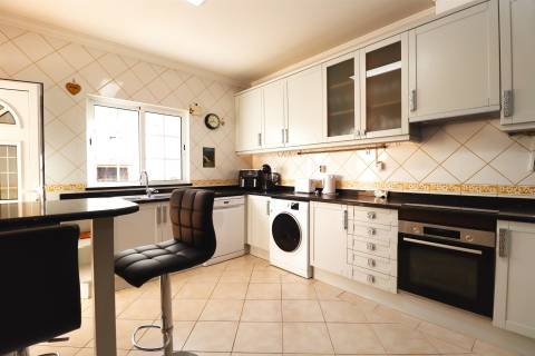 Moradia V3+1 Com Piscina e Garagem