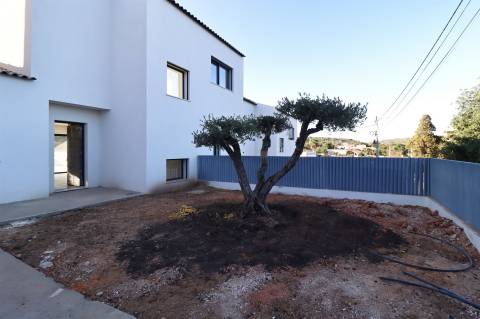 Moradia T3 Nova com Piscina Privada – Boliqueime