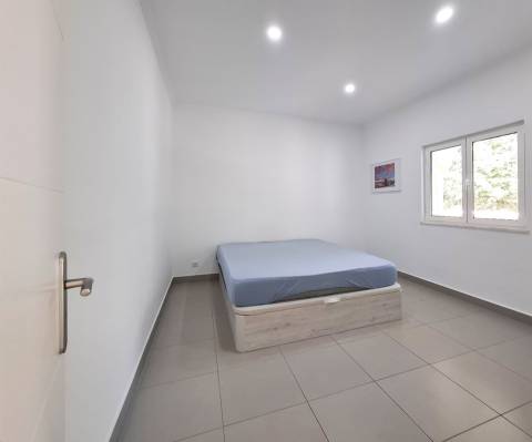 Moradia V3 a apenas 330 m da Praia de Olhos de Água