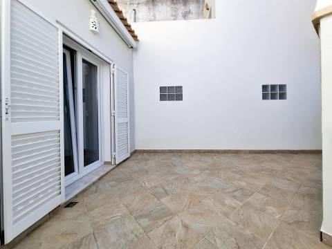 Moradia V3 a apenas 330 m da Praia de Olhos de Água