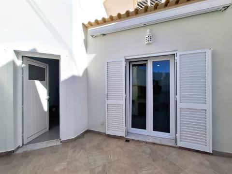 Moradia V3 a apenas 330 m da Praia de Olhos de Água