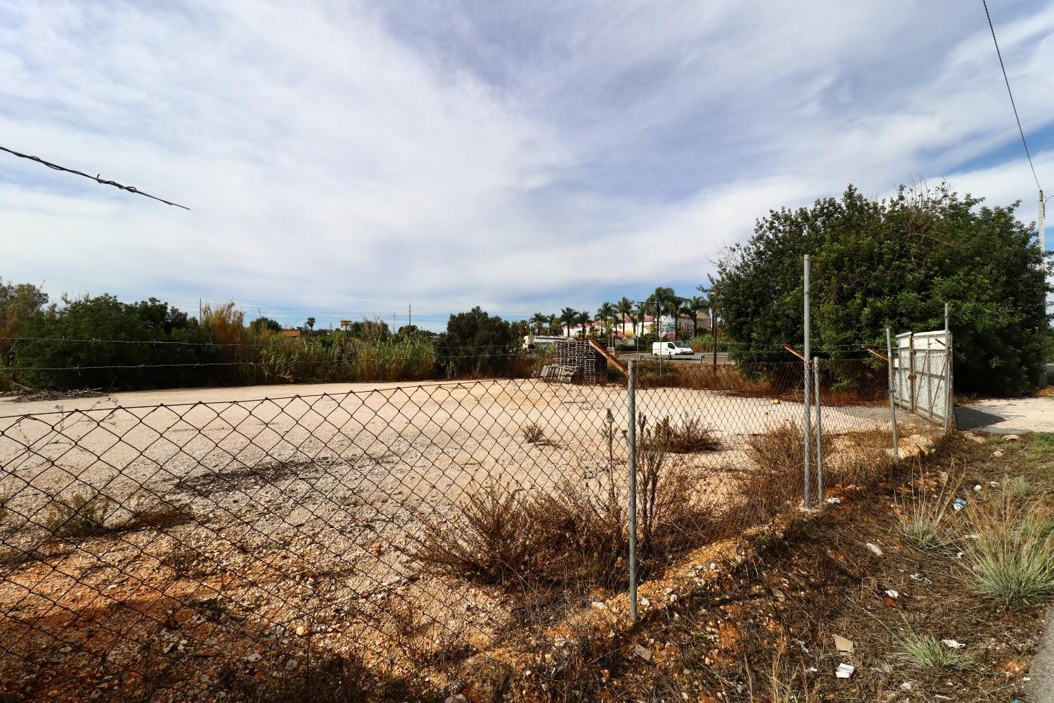 Terreno rústico para aluguer na EN 125 Guia