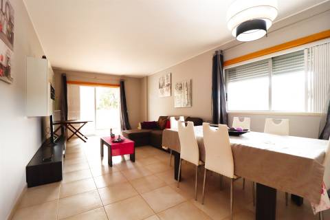 Apartamento T2 com Piscina a 500m da Praia do Forte Novo