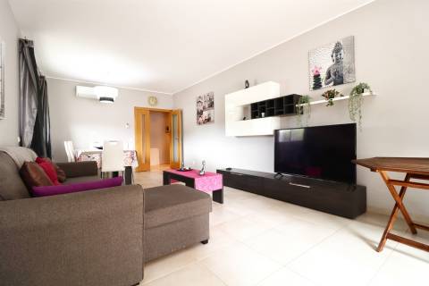 Apartamento T2 com Piscina a 500m da Praia do Forte Novo