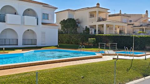 Apartamento na Galé / Sesmarias – perto da Praia