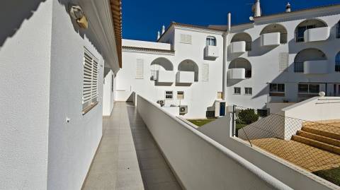 Apartamento na Galé / Sesmarias – perto da Praia