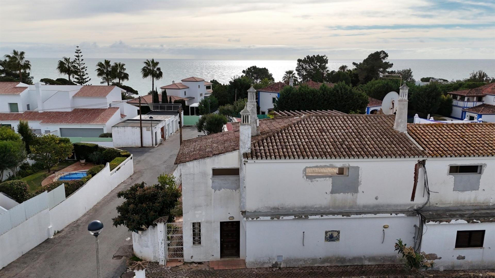 Terreno com ruína em olhos de agua