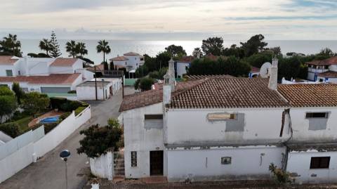 Terreno com ruína em olhos de agua