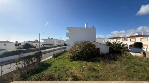 Terreno com ruína em olhos de agua