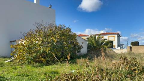 Terreno com ruína em olhos de agua