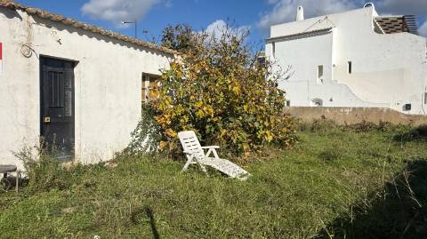 Terreno com ruína em olhos de agua