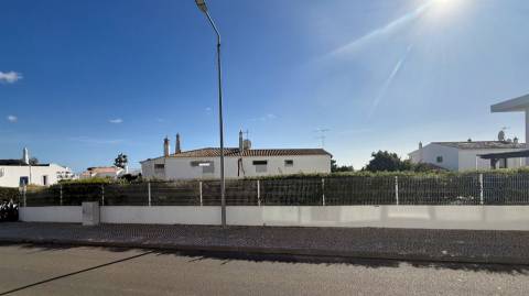 Terreno com ruína em olhos de agua