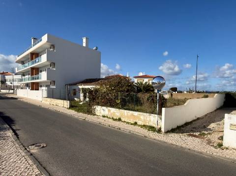 Terreno com ruína em olhos de agua