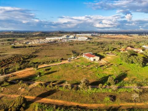 Villa privada com terreno 120.000 m2