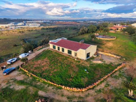 Villa privada com terreno 120.000 m2