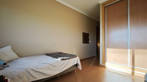 Oportunidade única – Apartamento T1+1 na Correeira – Vista mar