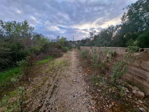 Terreno Misto com projeto aprovado para armazém - 1.100 m2