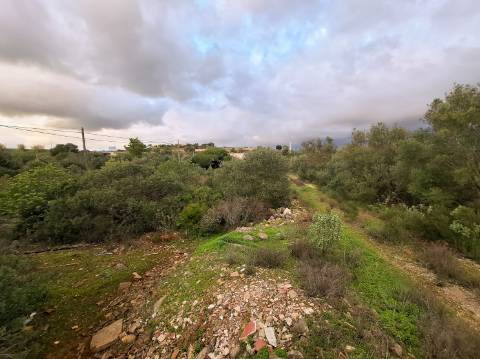 Terreno Misto com projeto aprovado para armazém - 1.100 m2