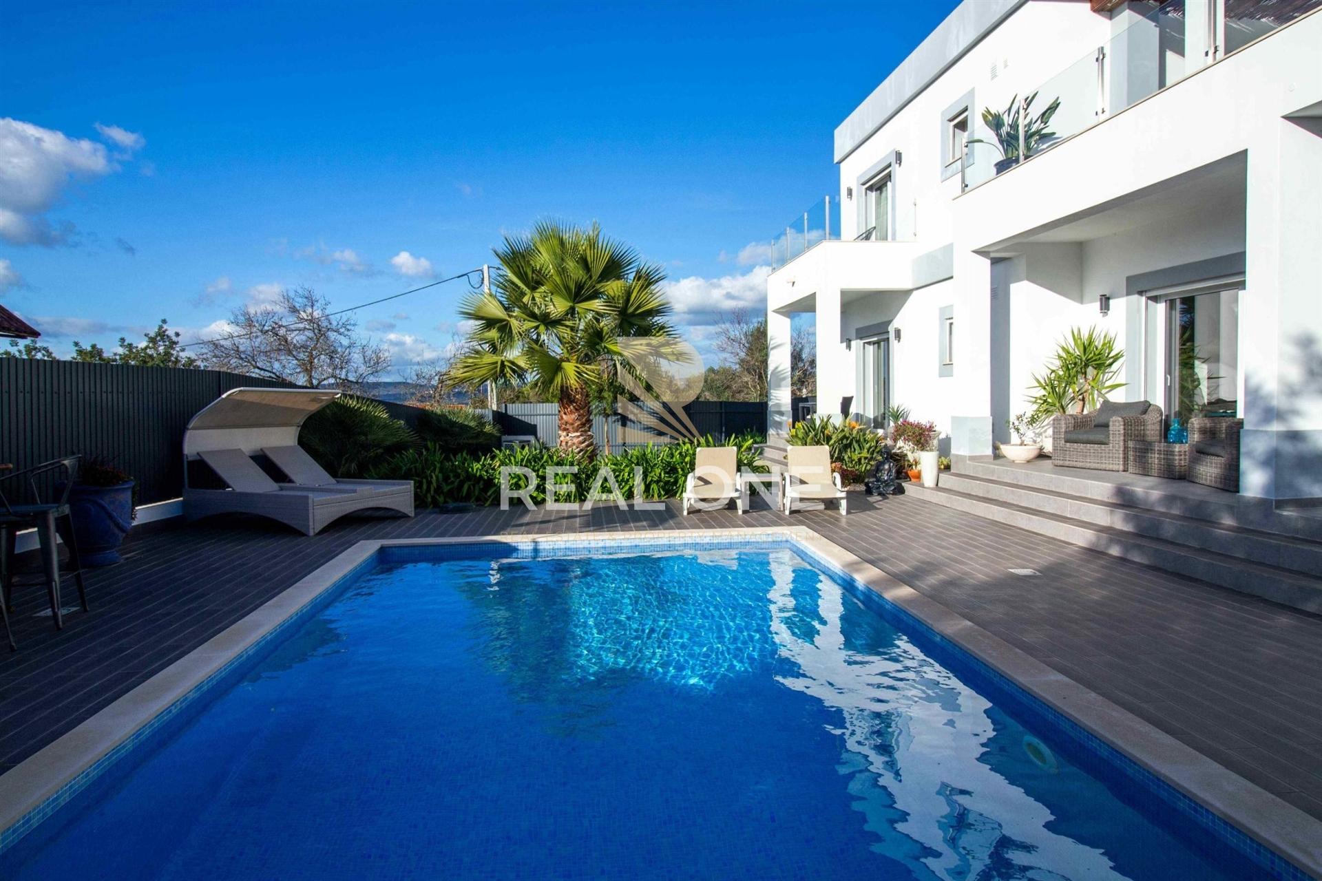 ✨ Moradia de Luxo com Piscina Privada e Projeto Extra Aprovado ✨ - Exclusivo