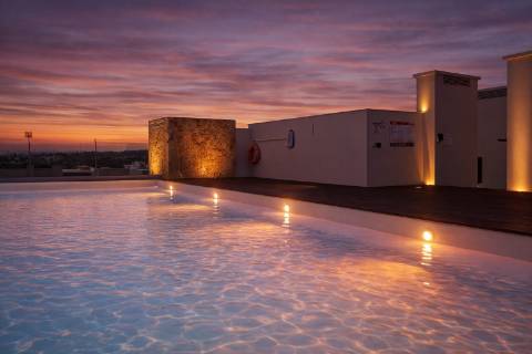 T2 em Vale Pedras com piscina e garagem dupla.