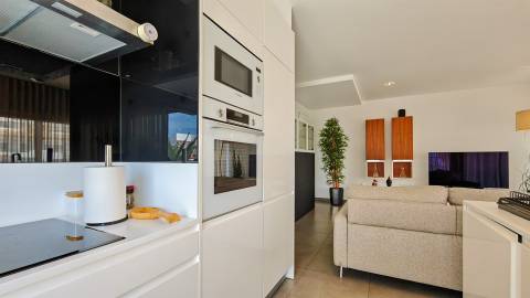 T2 em Vale Pedras com piscina e garagem dupla.