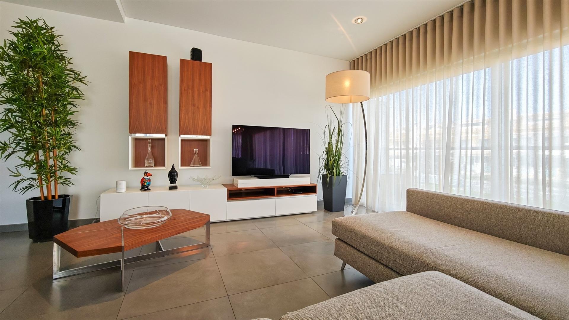 T2 em Vale Pedras com piscina e garagem dupla.