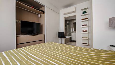 T2 em Vale Pedras com piscina e garagem dupla.