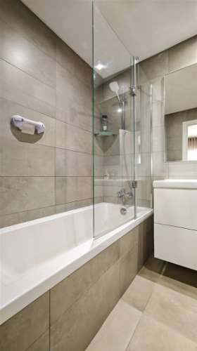 T2 em Vale Pedras com piscina e garagem dupla.