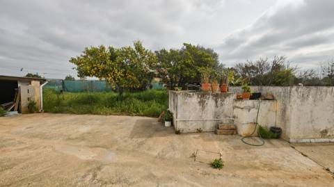 Moradia em lote de 2.587 m2, perto das praias de Quinta do Lago e Vale do Lobo