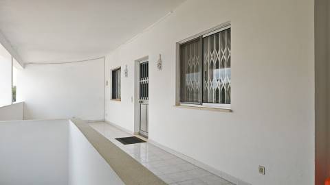 Moradia em lote de 2.587 m2, perto das praias de Quinta do Lago e Vale do Lobo