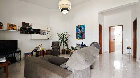 Moradia em lote de 2.587 m2, perto das praias de Quinta do Lago e Vale do Lobo