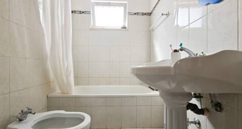 Moradia em lote de 2.587 m2, perto das praias de Quinta do Lago e Vale do Lobo