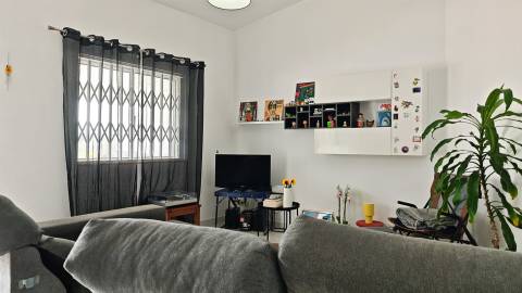 Moradia em lote de 2.587 m2, perto das praias de Quinta do Lago e Vale do Lobo