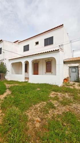 Moradia em lote de 2.587 m2, perto das praias de Quinta do Lago e Vale do Lobo