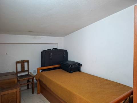 Moradia T2 situada no coração da Guia – excelente oportunidade