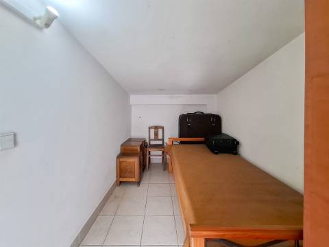 Moradia T2 situada no coração da Guia – excelente oportunidade