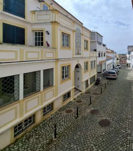 Moradia T2 situada no coração da Guia – excelente oportunidade