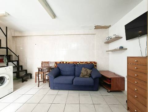 Moradia T2 situada no coração da Guia – excelente oportunidade