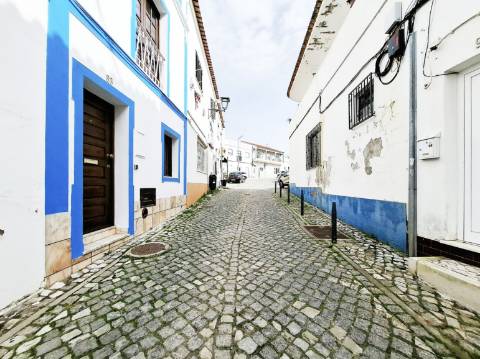 Moradia T2 situada no coração da Guia – excelente oportunidade