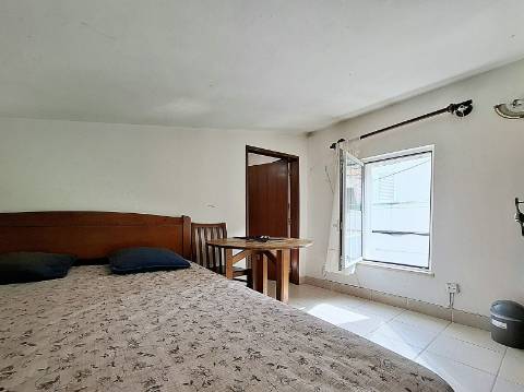 Moradia T2 situada no coração da Guia – excelente oportunidade