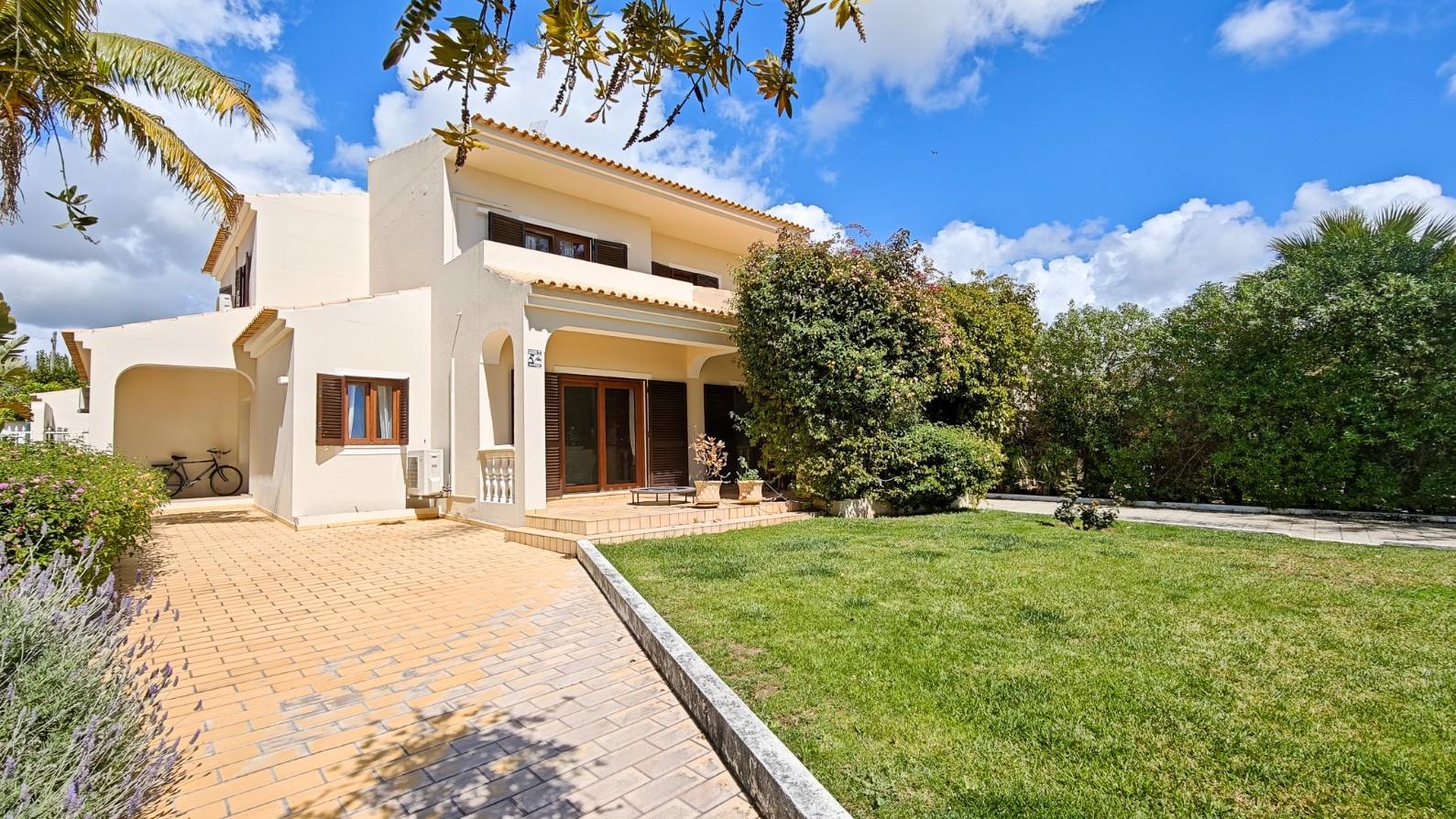 Vilamoura - Villa com 1.000 m2 de lote - Piscina