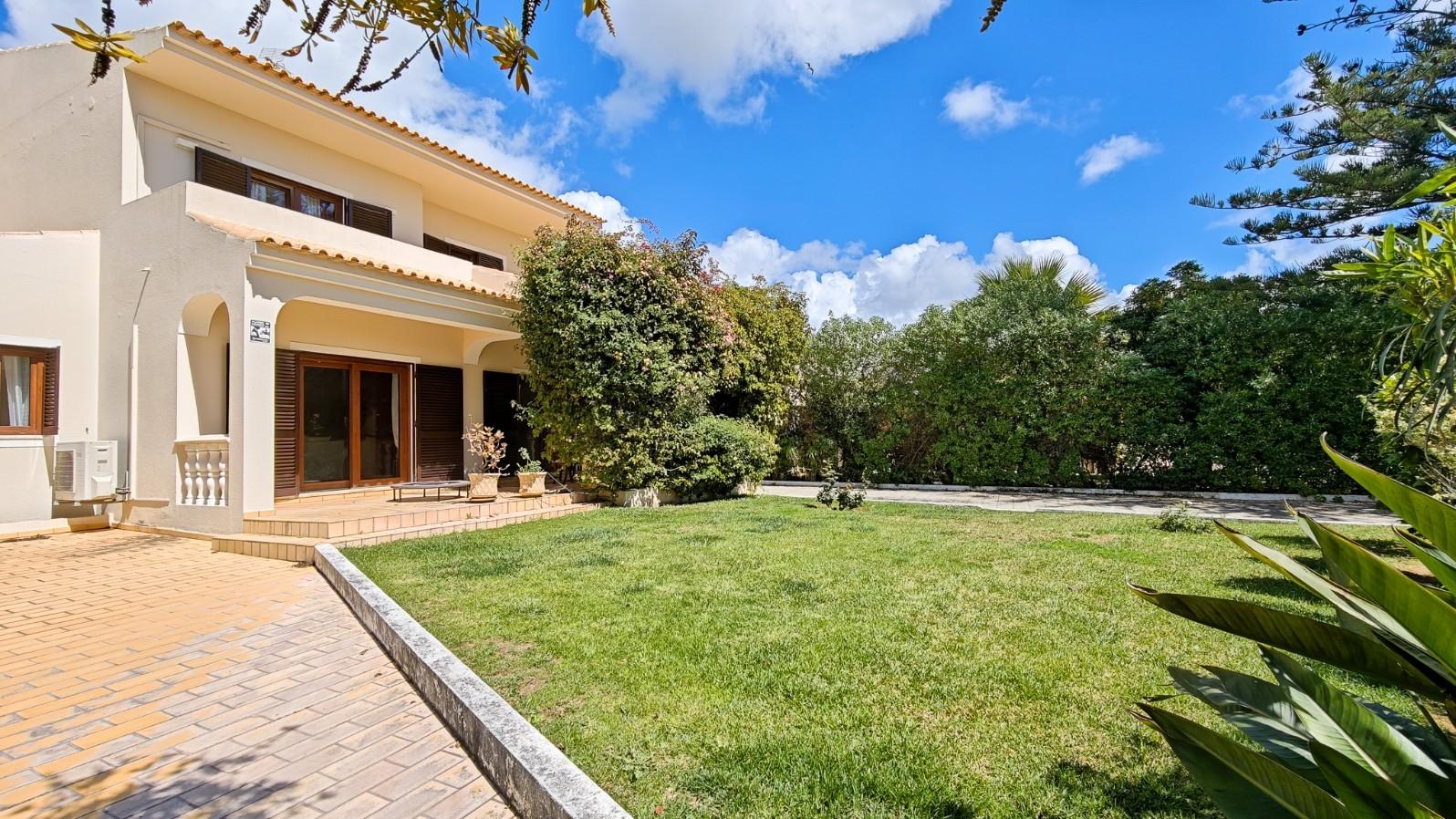 Vilamoura - Villa com 1.000 m2 de lote - Piscina