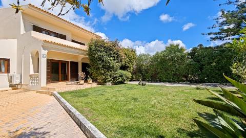 Vilamoura - Villa com 1.000 m2 de lote - Piscina